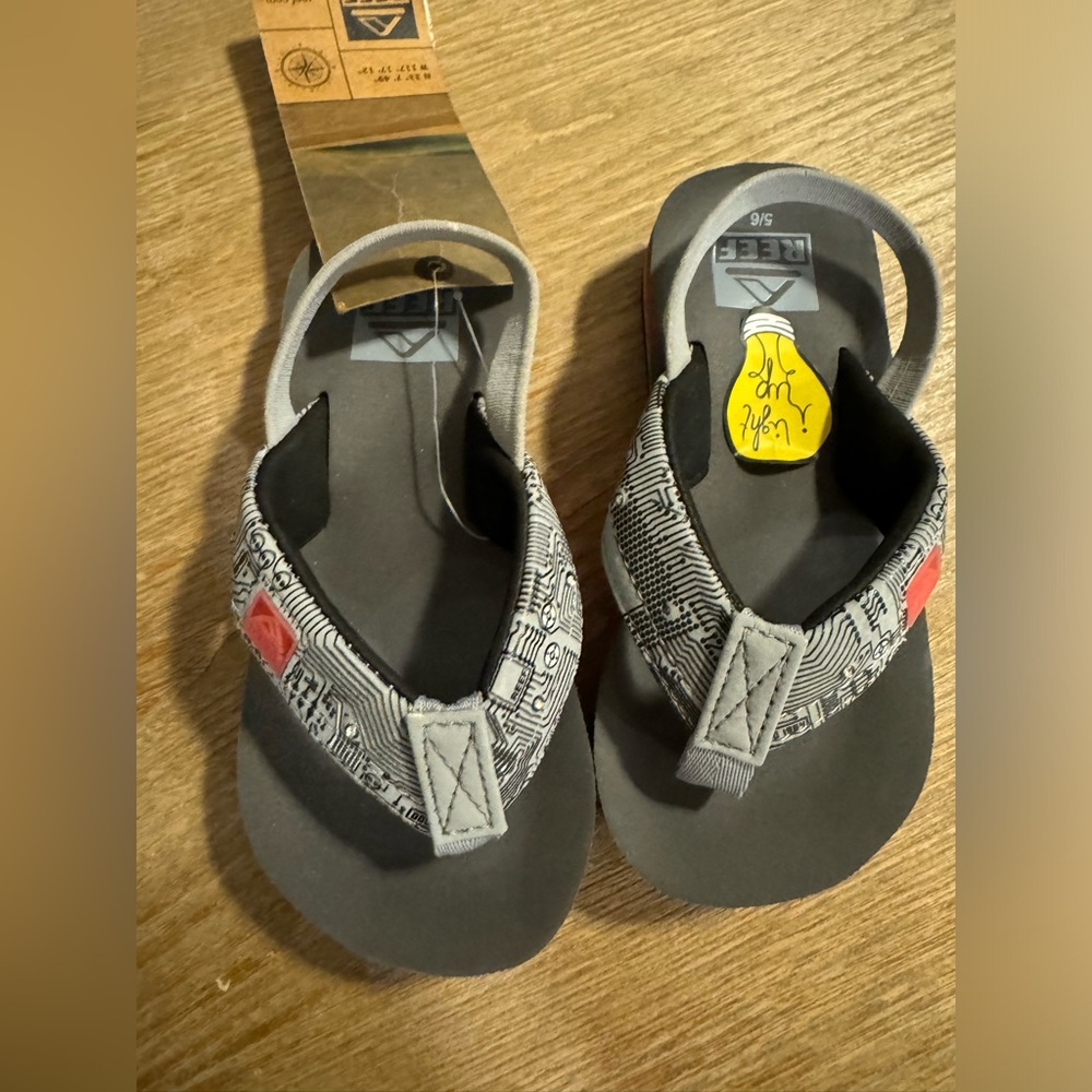 Toddler Reef Light Up Flip Flop Candles Size 5/6 Gray/red New With Tags